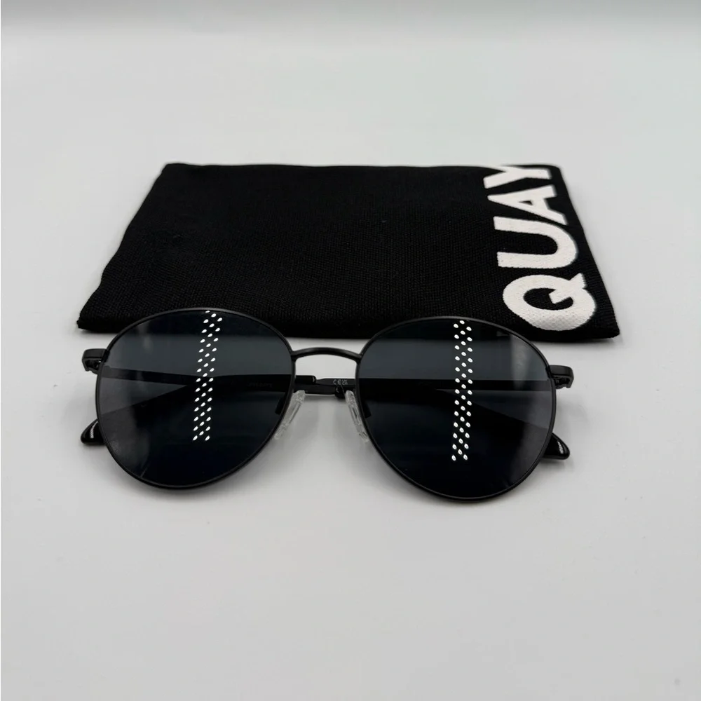 QUAY Australia Loop Me In Sunglasses